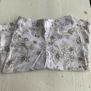 Brown and white Denver Hayes capris